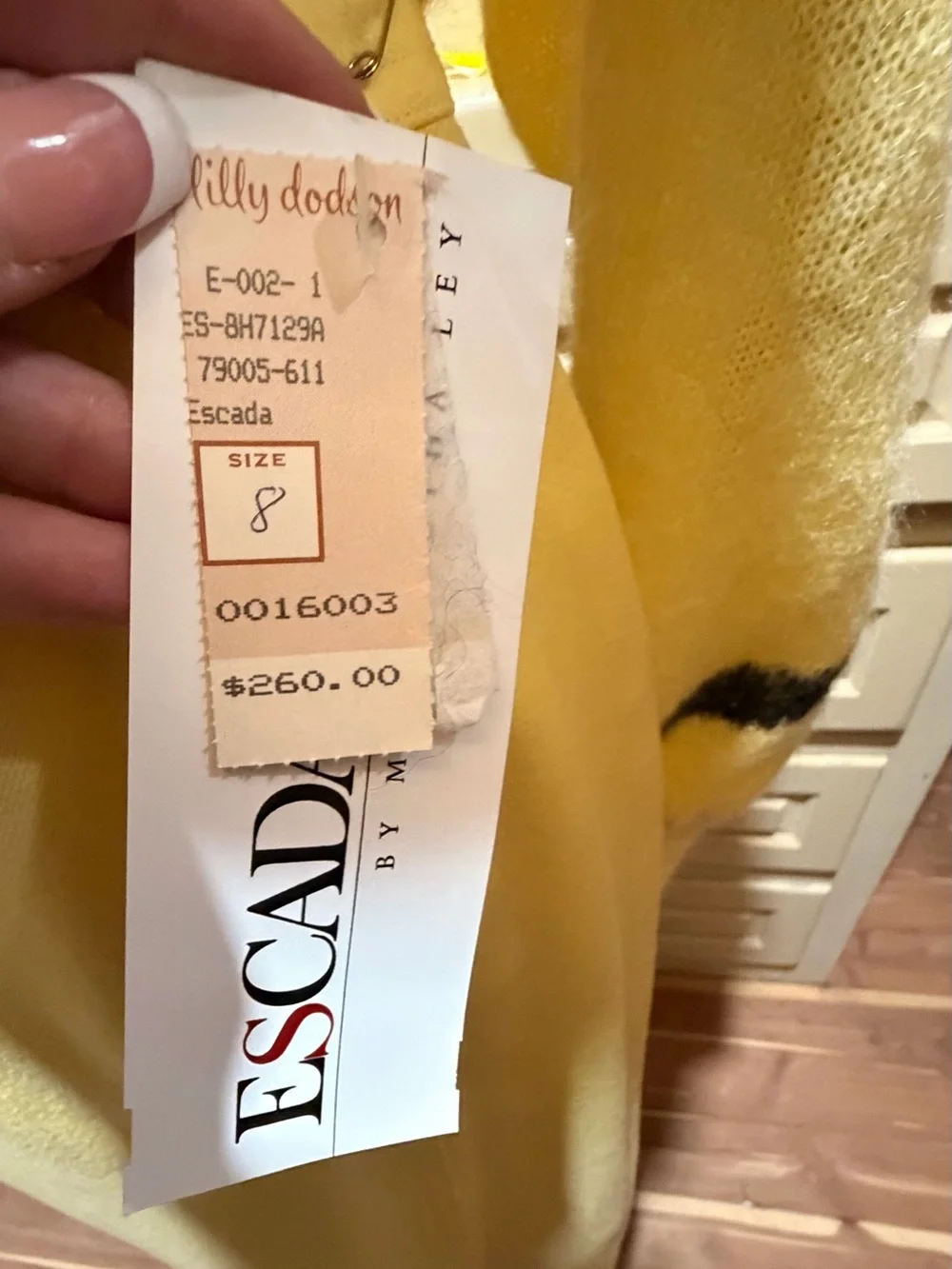 Escada ultra shawl